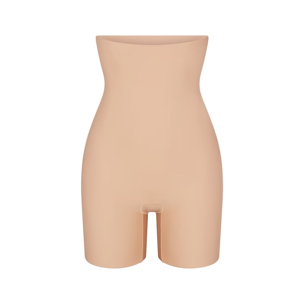 New
Skims body
HIGH-WAISTED MID THIGH SHORT
